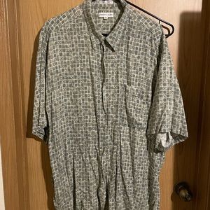 PIERRE CARDIN
Printed Short Sleeve Shirt
Size: XXL